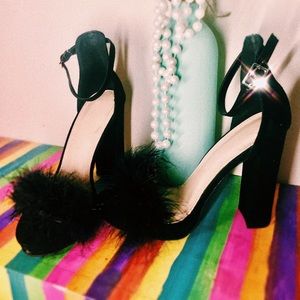 ✨🖤Black Fluffy Heels🖤✨